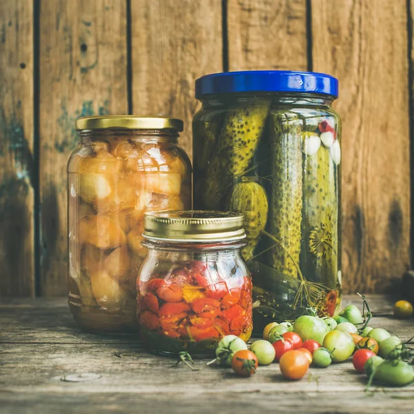 Vegetais em conserva sazonais de outono — Fotografia de Stock