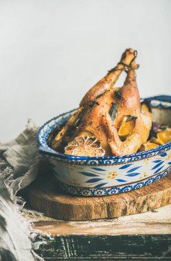 Kızarmış bütün tavuk 