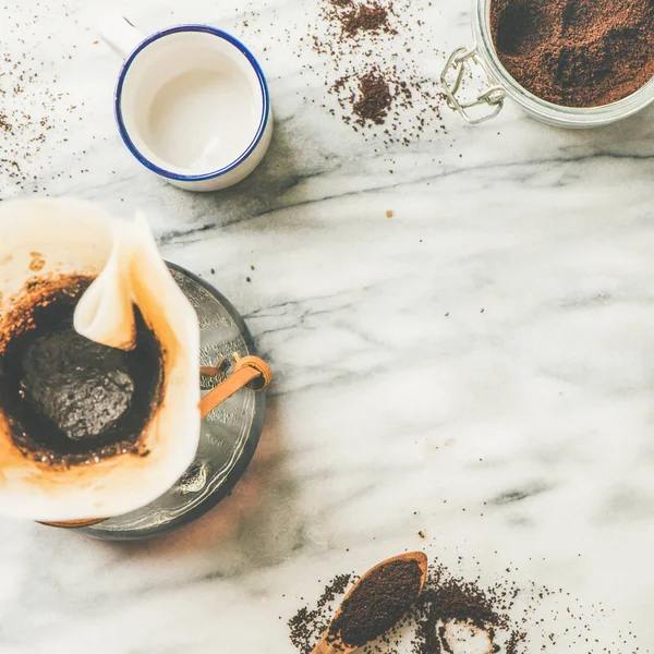 Black filtered coffee in Chemex — Stock Photo, Image