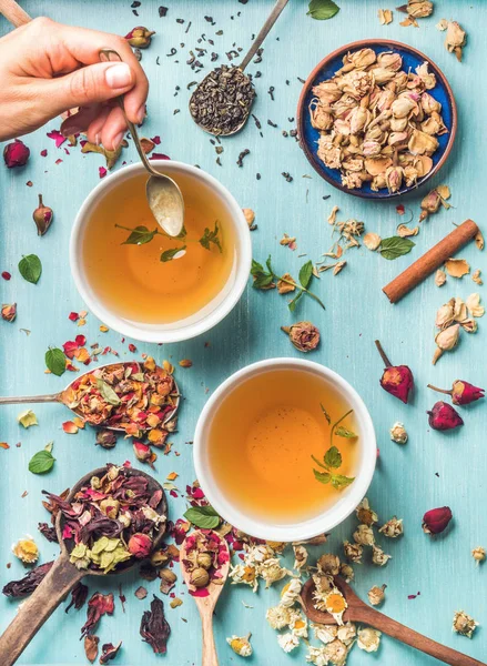 Δύο φλιτζάνια τσάι από βότανα για υγιή — Φωτογραφία Αρχείου