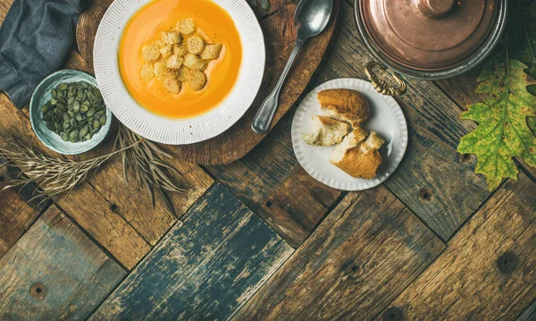 Sopa de creme de abóbora de queda — Fotografia de Stock