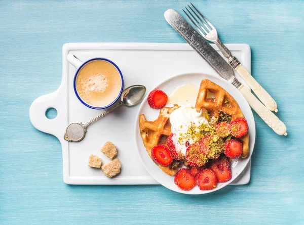 Warm homemade belgium waffles — Stock Photo, Image