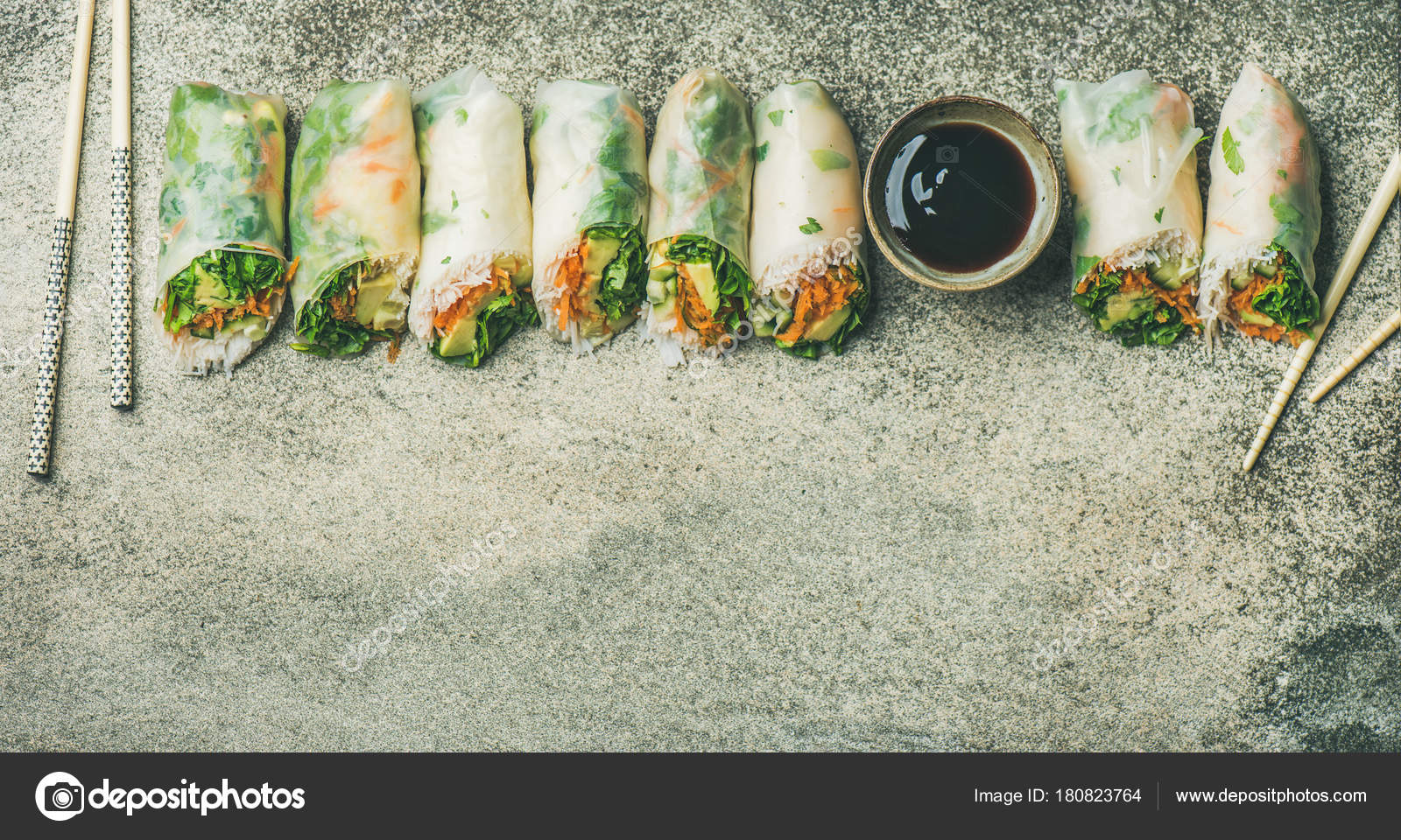 involtini primavera o carta di riso vegan — Foto Stock © sonyakamoz ... involtini primavera o carta di riso vegan — Foto Stock © sonyakamoz ...