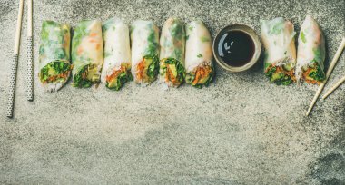 vegan bahar ya da pirinç kağıdı rulo