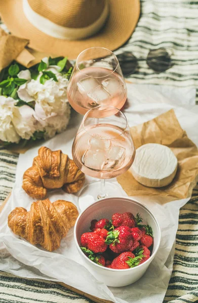 Estilo francés romántico verano picnic ajuste — Foto de Stock