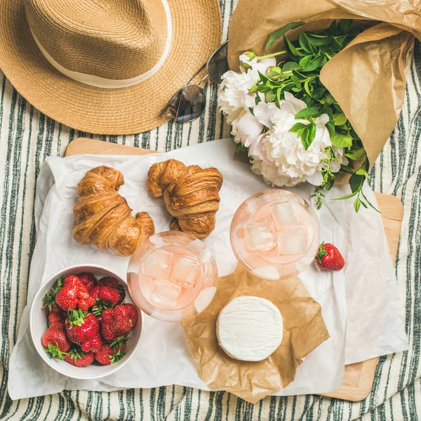 Estilo francés picnic de verano —  Fotos de Stock