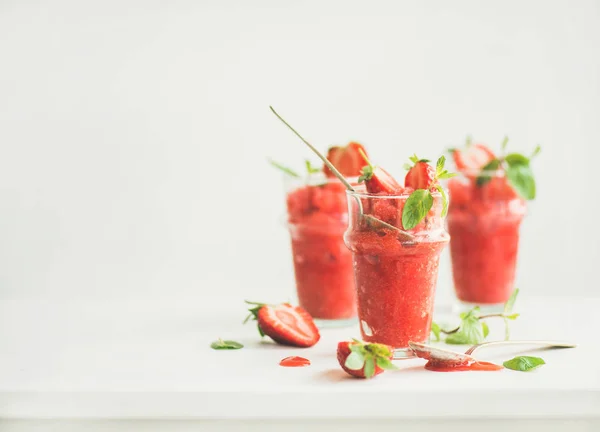 Strawberry, champagne summer granita — Stock Photo, Image