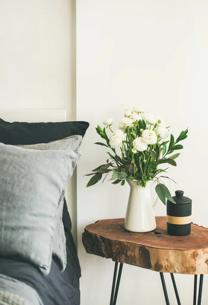 Modny styl skandynawski wnętrza sypialni — Zdjęcie stockowe
