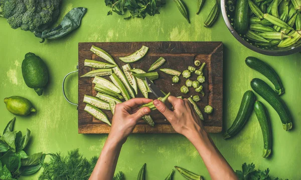 Здоровые зеленые веганские кулинарные ингредиенты — стоковое фото