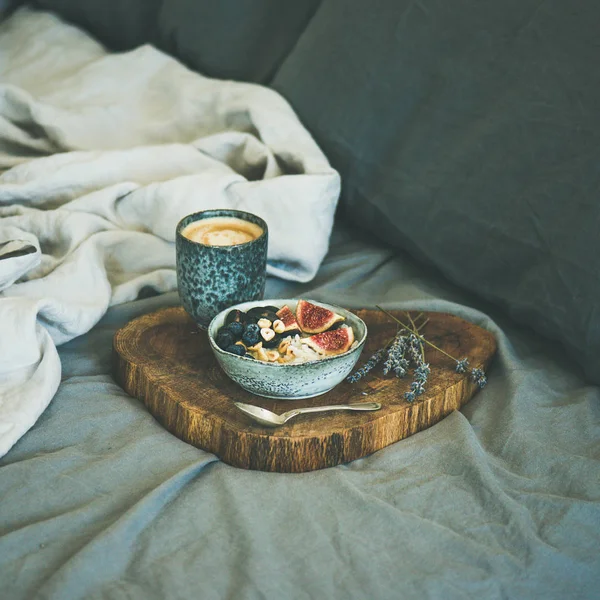 Sana Colazione Invernale Letto Porridge Riso Cocco Con Fichi Bacche — Foto Stock