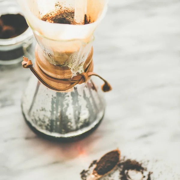 Café Filtrado Negro Matutino Frasco Vidrio Sobre Mesa Mármol Gris —  Fotos de Stock