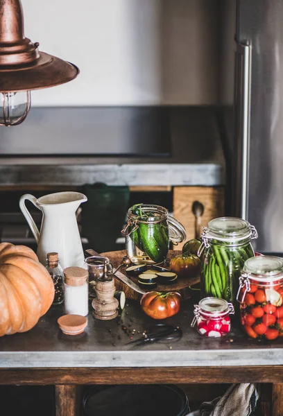 Sonbahar Sebze Turşusu Konservesi Yemek Pişirme Malzemeleri Yapımı Sebzeli Cam — Stok fotoğraf
