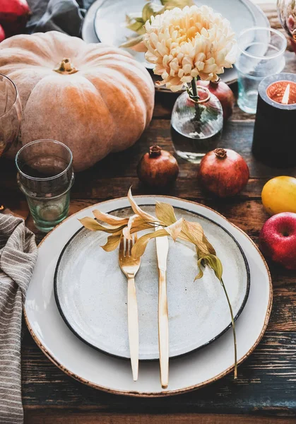 Fall Table Setting Thanksgiving Day Party Family Gathering Dinner Plates — Stock Photo, Image