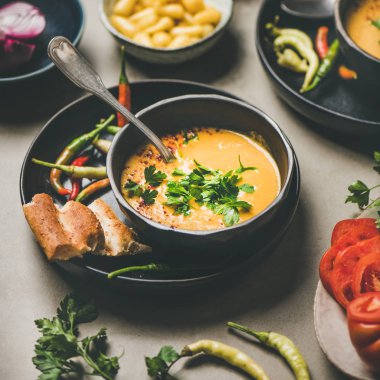 Türk mercimek çorbası Mercimek kasede düz ekmek, kare mahsul