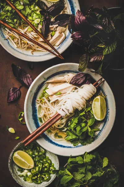 Aziatische Keuken Lunch Flat Lay Van Vietnamese Rijst Noodle Kippensoep — Stockfoto