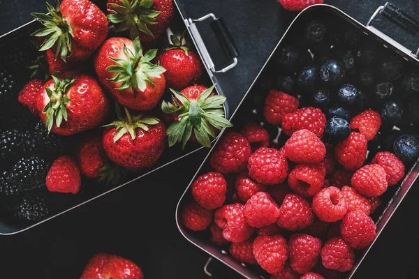 Healthy Summer Vegan Lunch Flat Lay Fresh Seasonal Strawberries Raspberries — Stock Photo, Image