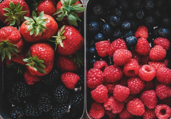 Healthy Summer Vegan Lunch Flat Lay Fresh Seasonal Strawberries Raspberries — Stock Photo, Image