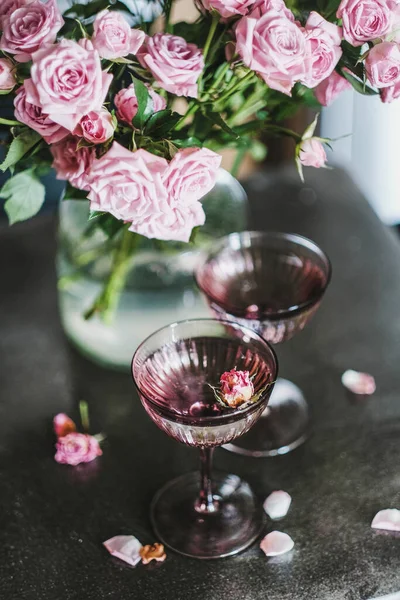 Valentines Day Holiday Greeting Card Champagne Glasses Tender Pink Roses — Stock Photo, Image