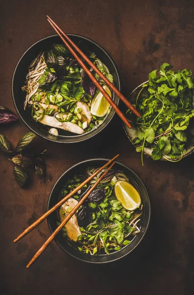 Aziatische Keuken Lunch Flat Lay Van Vietnamese Rijst Noodle Kippensoep — Stockfoto