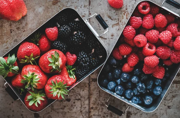 Sund Sommer Vegansk Frokost Fladlægning Friske Årstidens Jordbær Hindbær Blåbær - Stock-foto