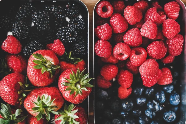 Sund Sommer Vegansk Frokost Fladlægning Friske Årstidens Jordbær Hindbær Blåbær - Stock-foto