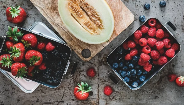 Healthy Summer Vegan Lunch Flat Lay Fresh Seasonal Strawberries Raspberries — Stock Photo, Image