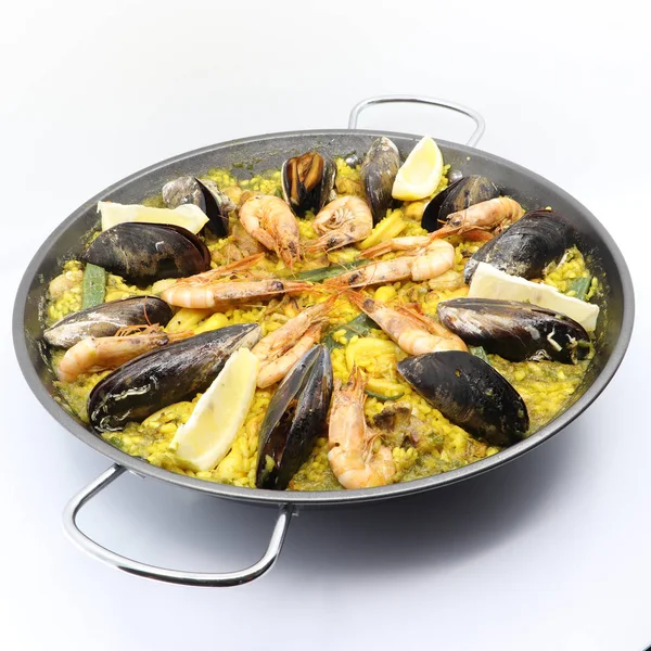 Tradicionales Mariscos Paella Españoles Sartén Cocina Fondo Blanco — Foto de Stock