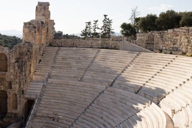 Yunanistan 'daki Atina akropolünde antik amfitiyatro