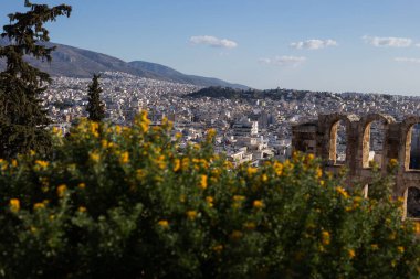 Yunanistan 'daki Akropolis' in tepesinden Atina manzarası