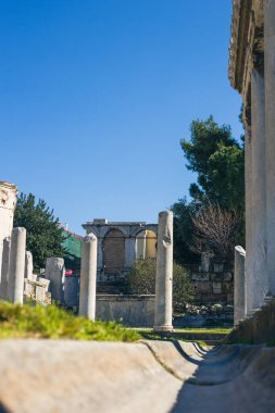 Atina 'daki Antik Yunan mermer sütunu