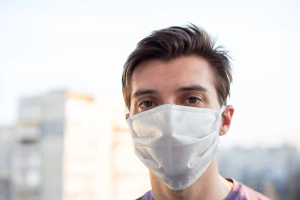 Ung Kille Europa Ser Bär Medicin Mask — Stockfoto