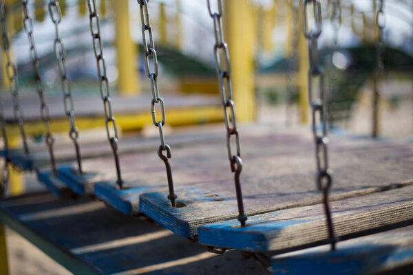 Детская игровая площадка во дворе в Киеве, Украина
