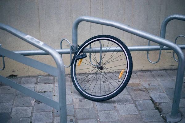 Parkerad Cykel Gata Centrum Europa — Stockfoto