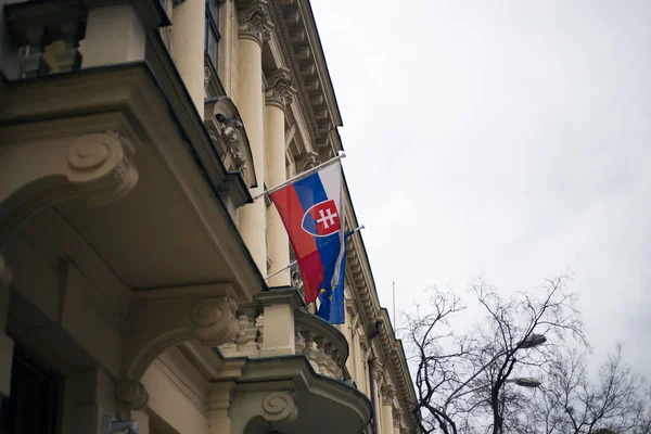 Trzykolorowa Flaga Słowacji Machająca Wietrze — Zdjęcie stockowe