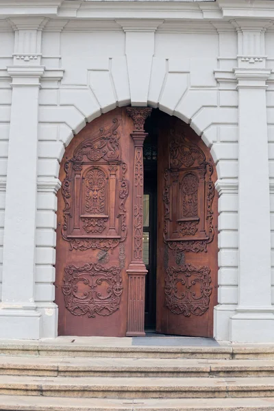 Hermosas Puertas Delanteras Antiguo Edificio Europeo — Foto de Stock