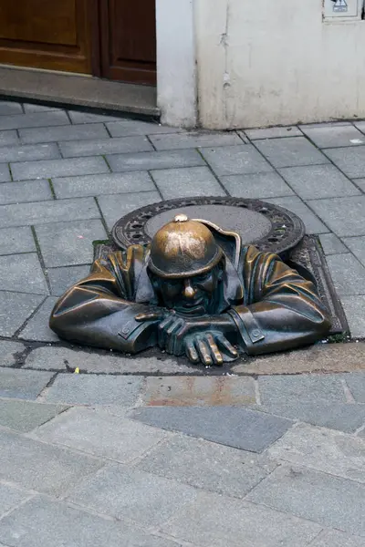 斯洛伐克布拉迪斯拉发市中心水管工纪念碑 — 图库照片