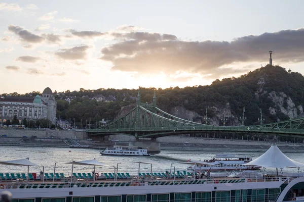 Xix Századi Régi Fémes Zöld Szabadság Európai Híd Budapesten — Stock Fotó