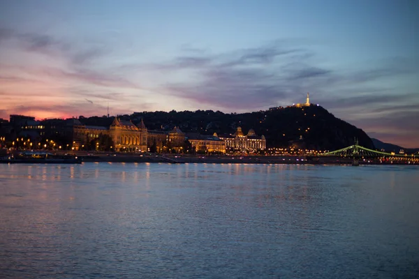 日没時のブダペストの夜の旧市街の眺め — ストック写真