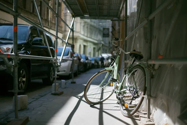 Gamle Vintage Walking Cykel Byen - Stock-foto
