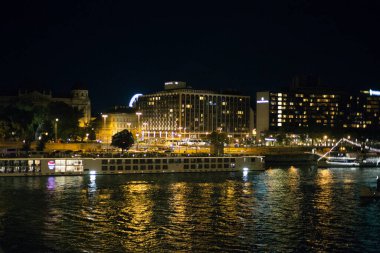 Akşamın manzarası Eski Budapeşte şehri gün batımında