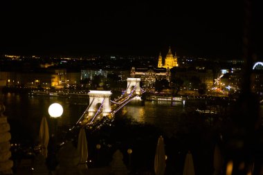 Akşamın manzarası Eski Budapeşte şehri gün batımında