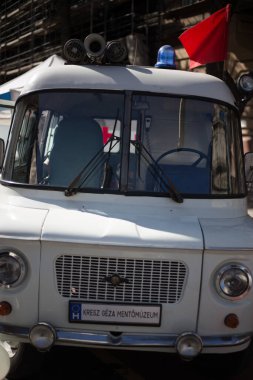 Özgün elementleri olan eski bir ambulans