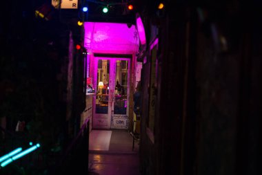 Budapeşte 'deki harabe bar tasarımı