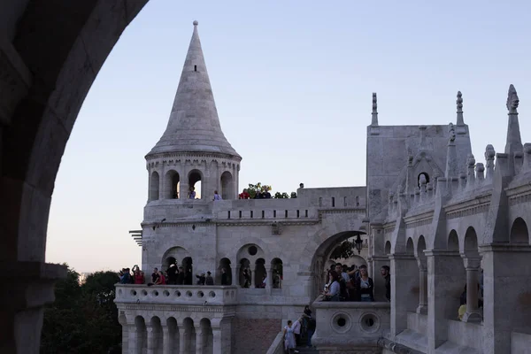 Muitos Turistas Castelo Buda Apreciam Paisagem — Fotografia de Stock