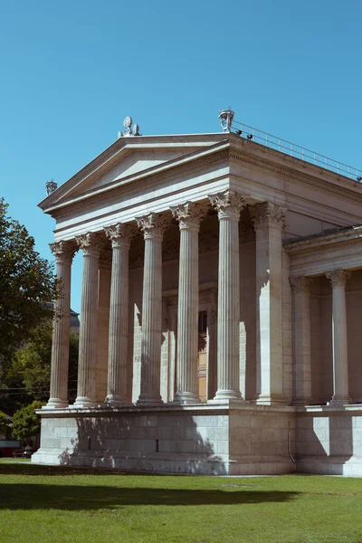 Sütunlu Eski Yunan Roma Tarzı Bina — Stok fotoğraf