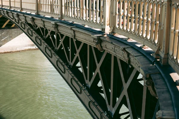 Παλιά Μεταλλική Τοξωτή Γέφυρα — Φωτογραφία Αρχείου