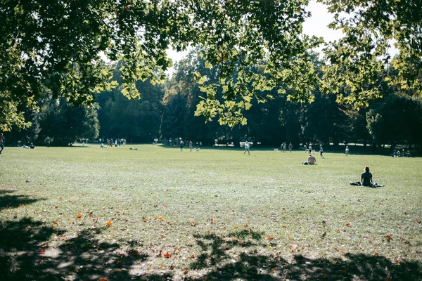 Green Park Street People — Stock Photo, Image