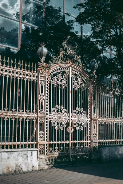 Antigua Puerta Metal Forjado Ciudad — Foto de Stock