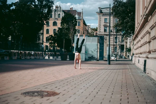 Viejo Calvo Con Torso Desnudo Centro Ciudad — Foto de Stock