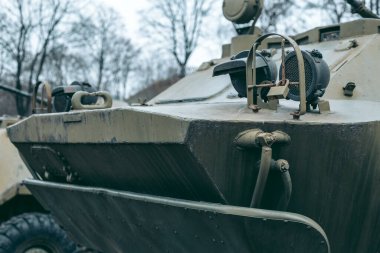 İkinci Dünya Savaşı 'ndan kalma eski Sovyet ağır silahları.